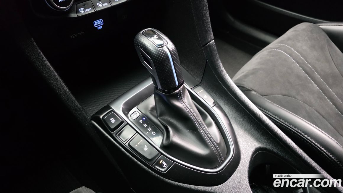 Hyundai Veloster 2021