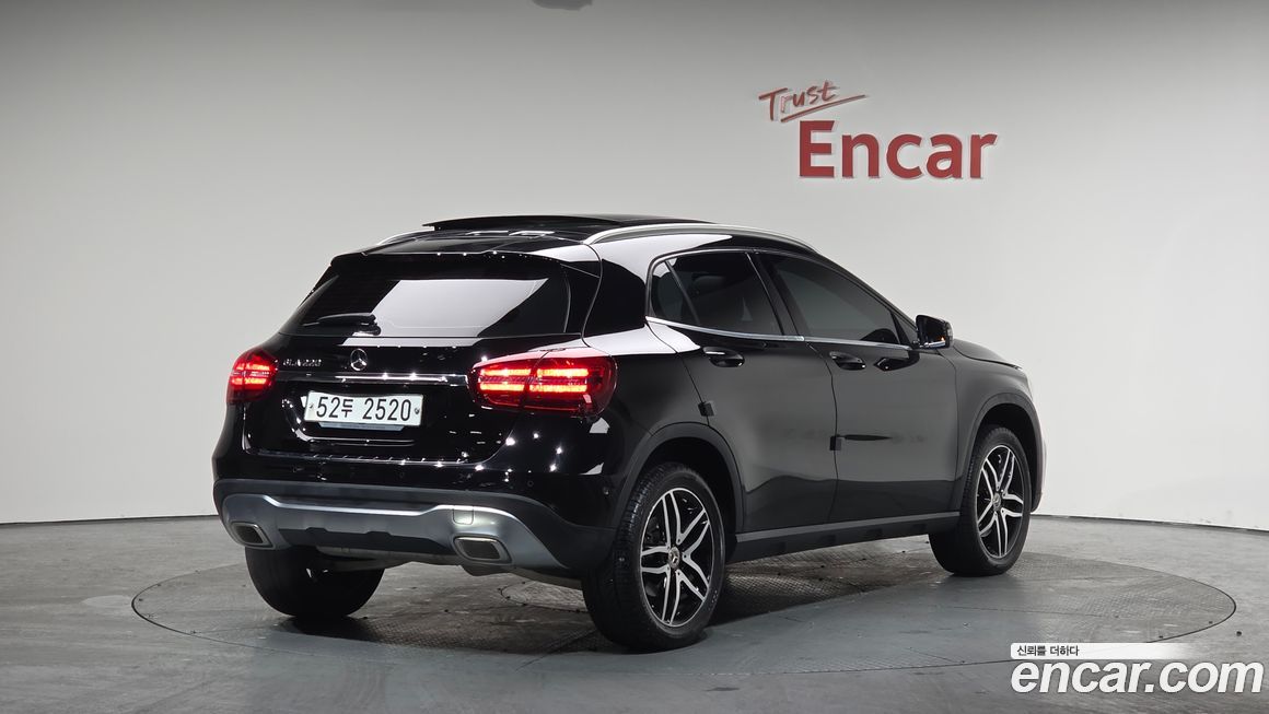 Mercedes-Benz GLA-Class 2019