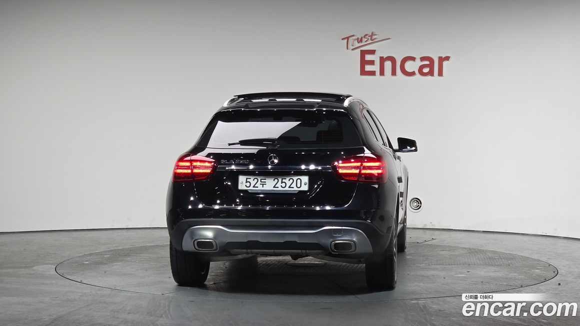 Mercedes-Benz GLA-Class 2019