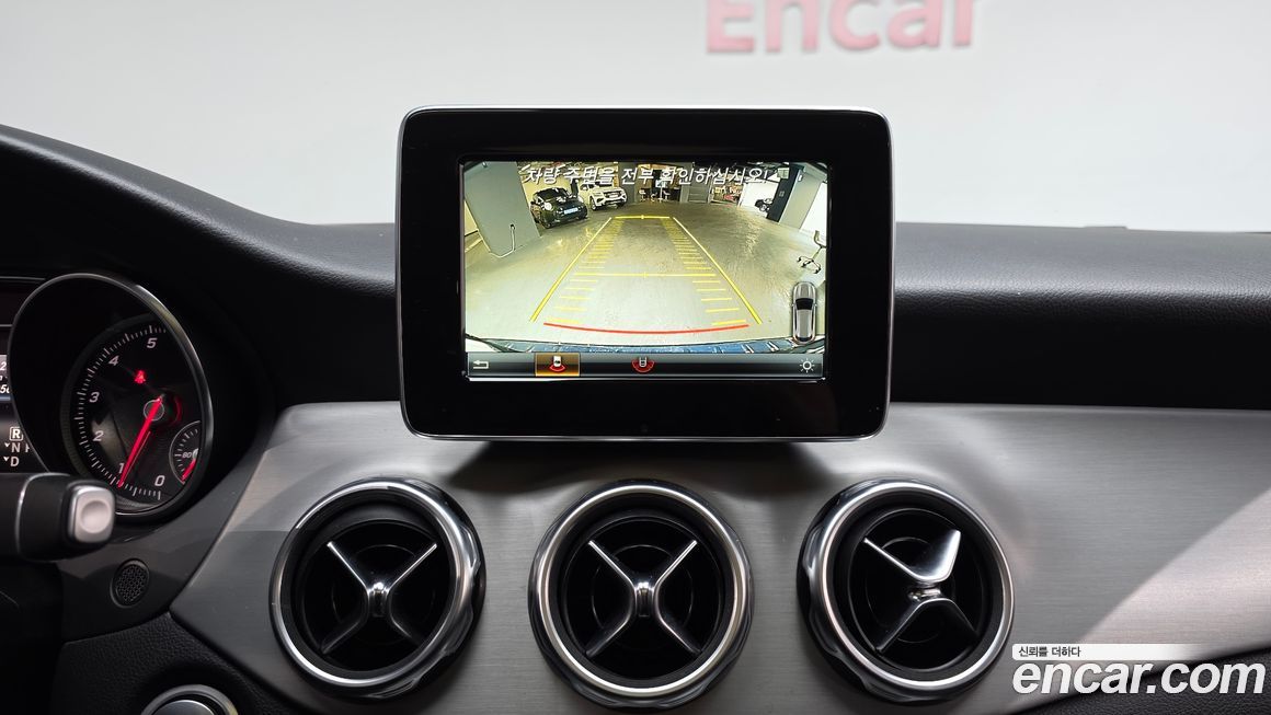 Mercedes-Benz GLA-Class 2019