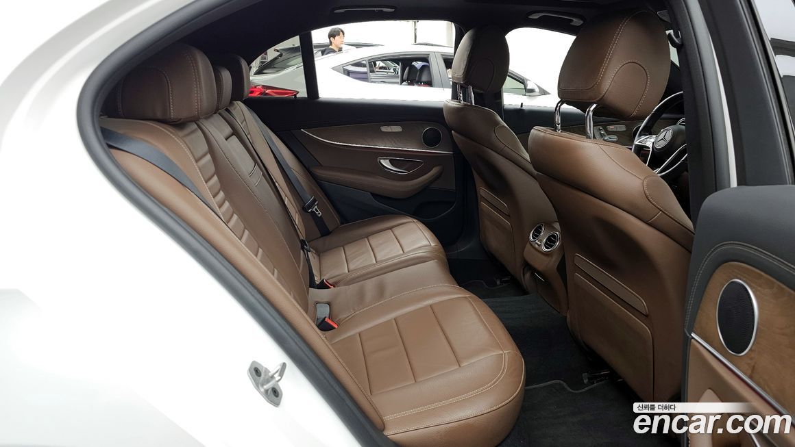 Mercedes-Benz E-Class 2021