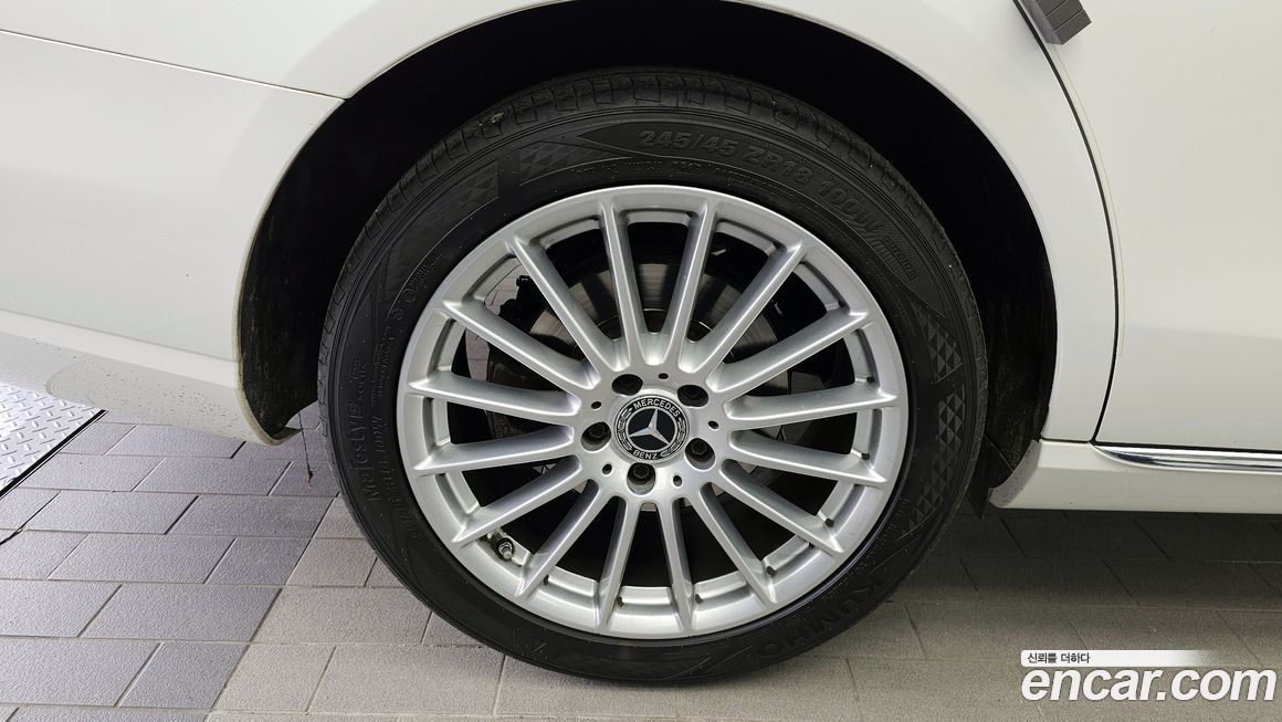 Mercedes-Benz E-Class 2021