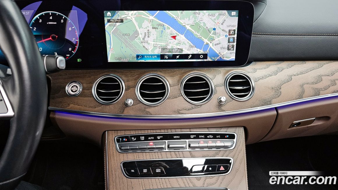 Mercedes-Benz E-Class 2021