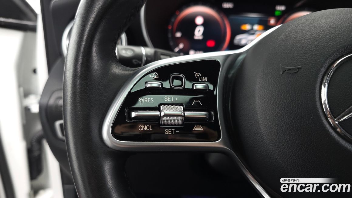 Mercedes-Benz GLC-Class 2021