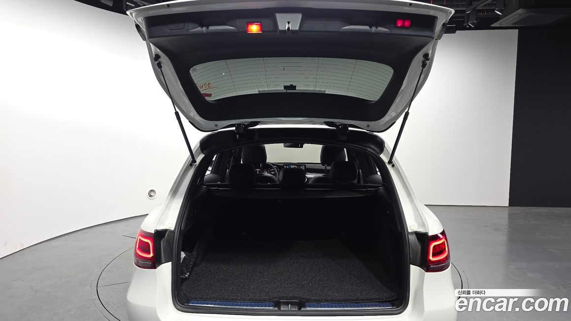 Mercedes-Benz GLC-Class 2021