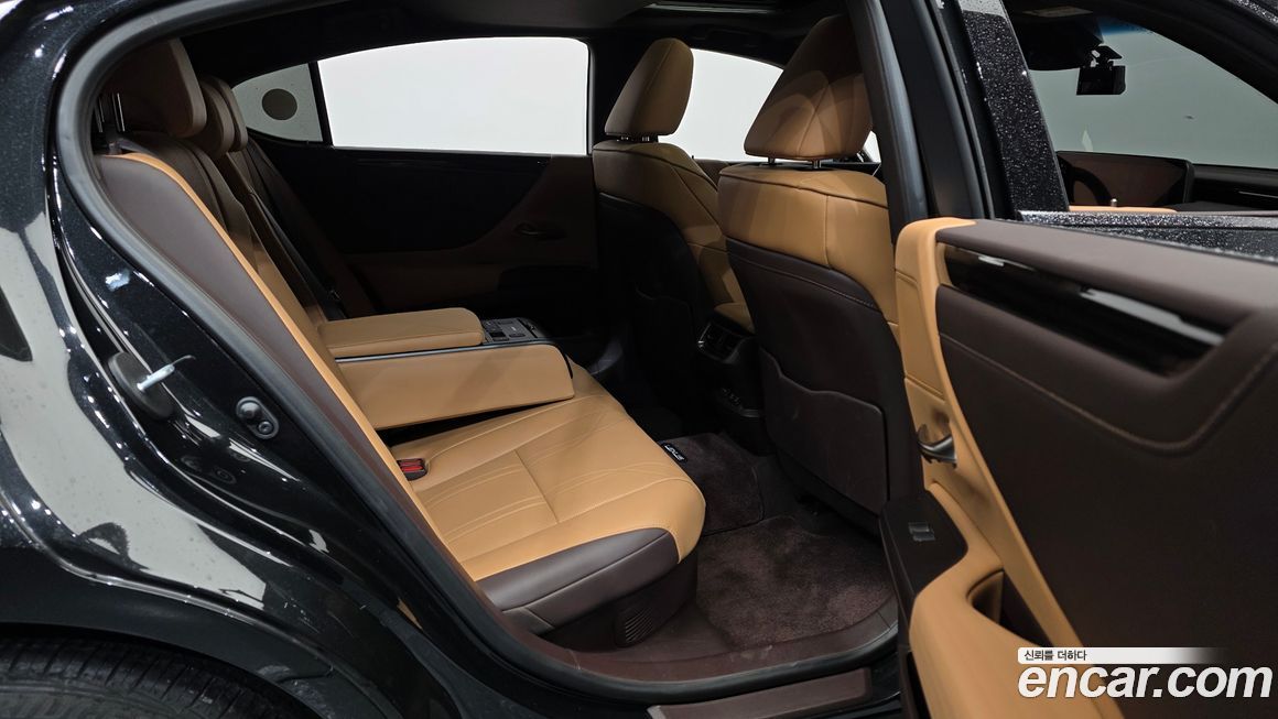 Lexus ES 2021