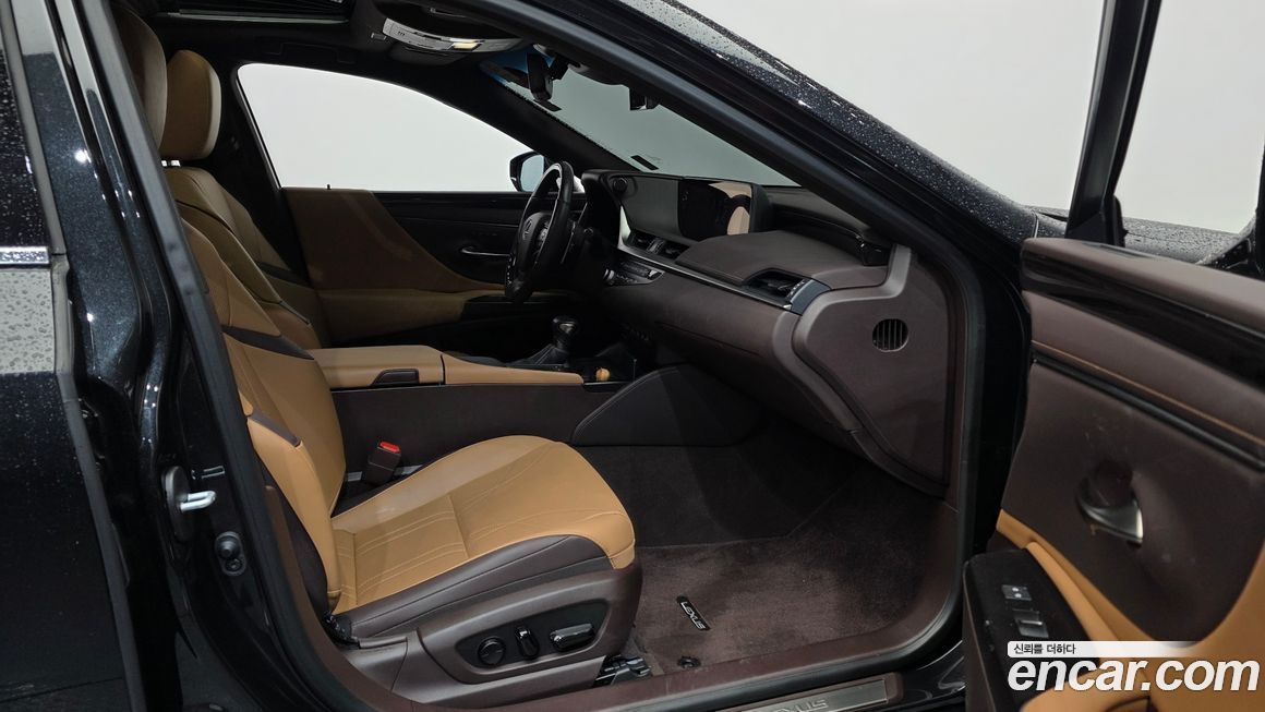 Lexus ES 2021