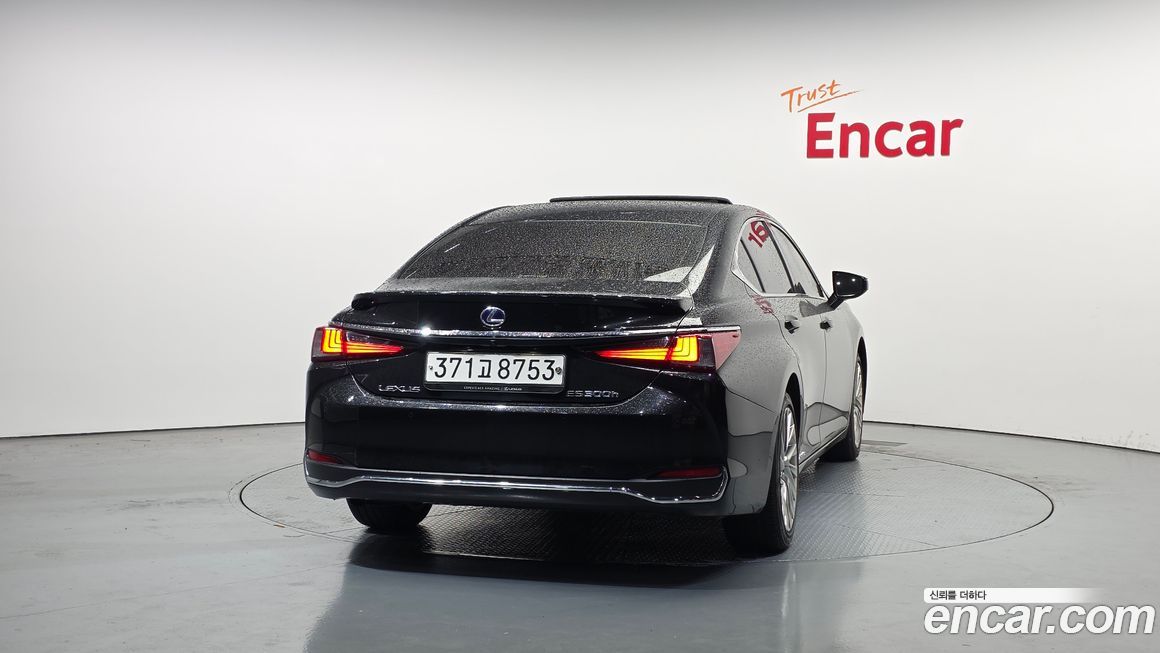 Lexus ES 2021