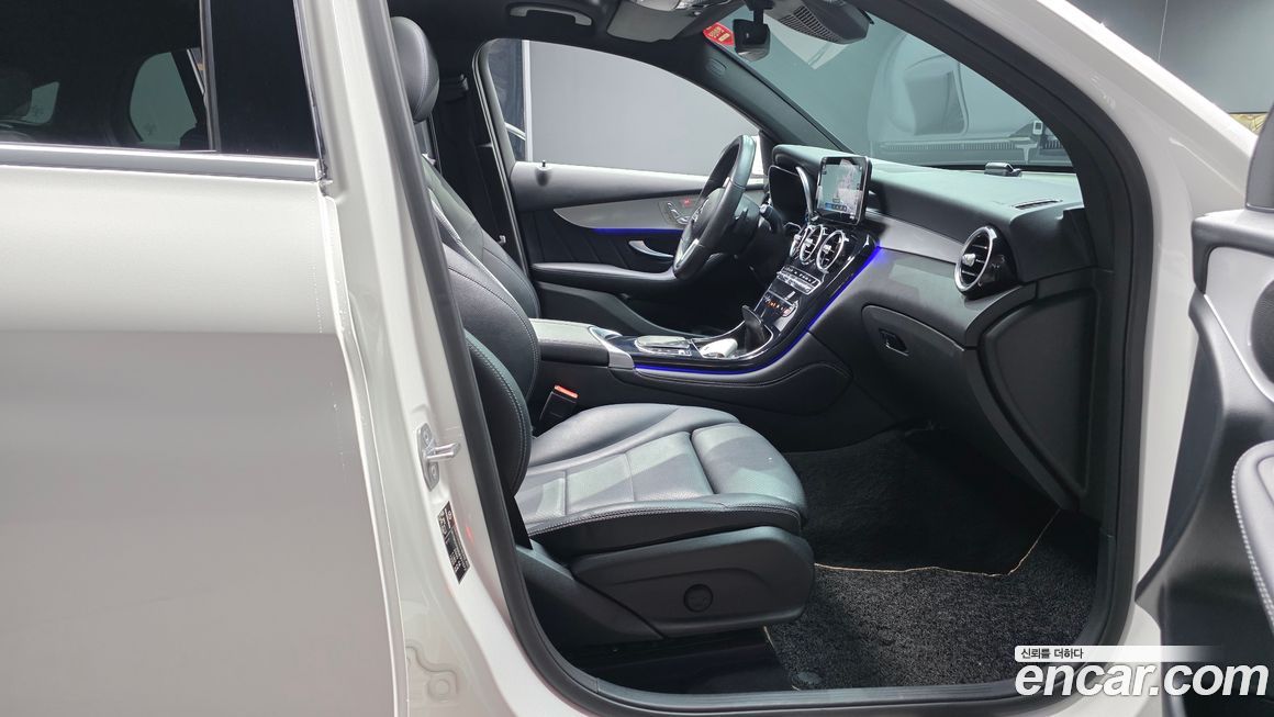 Mercedes-Benz GLC-Class 2021