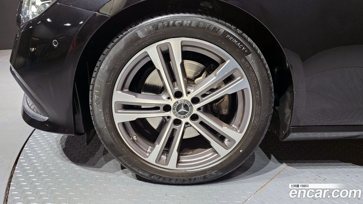 Mercedes-Benz E-Class 2023