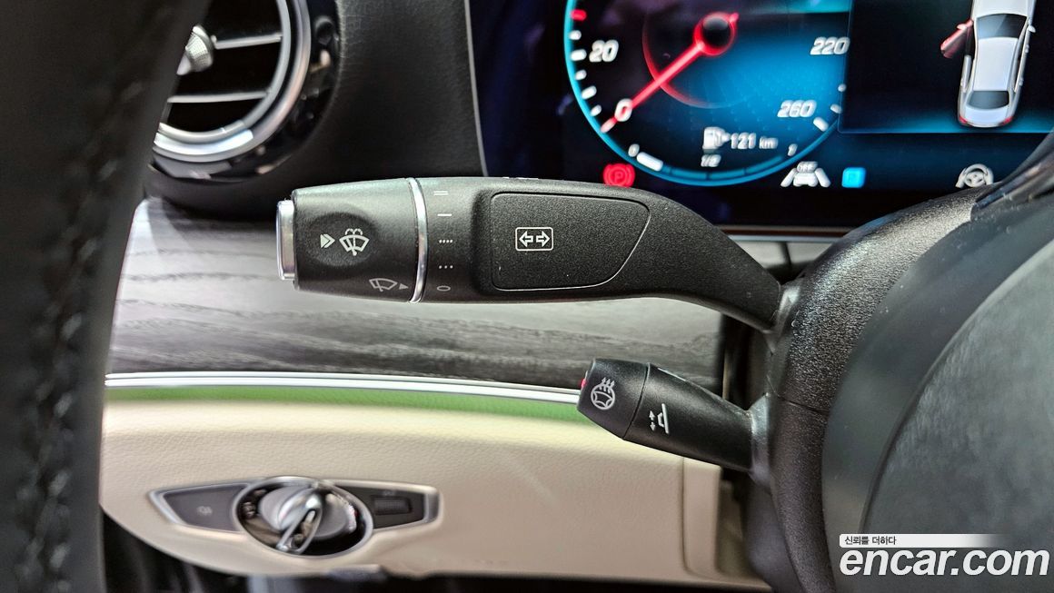 Mercedes-Benz E-Class 2023