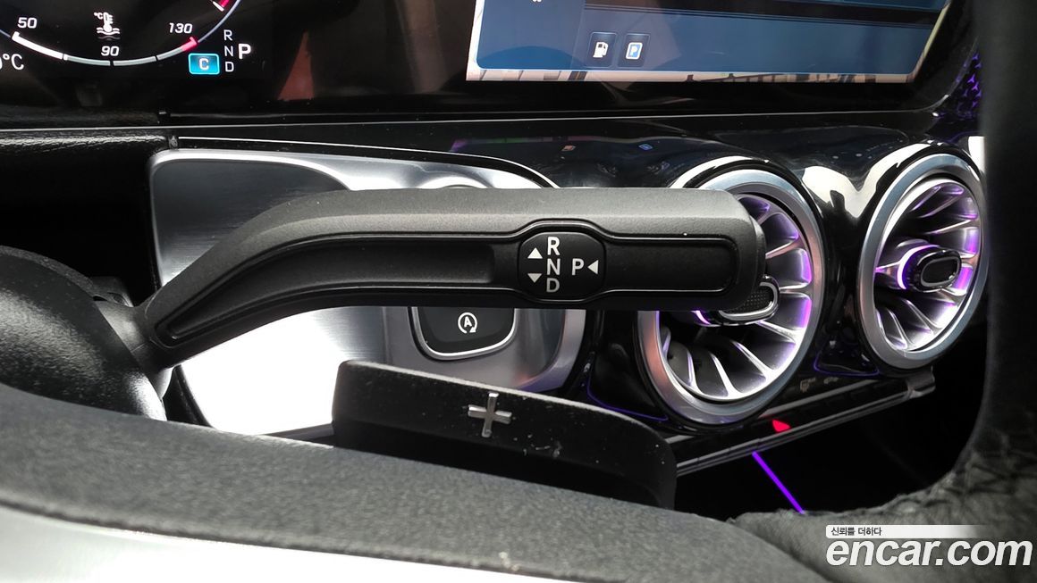 Mercedes-Benz GLB-Class 2024