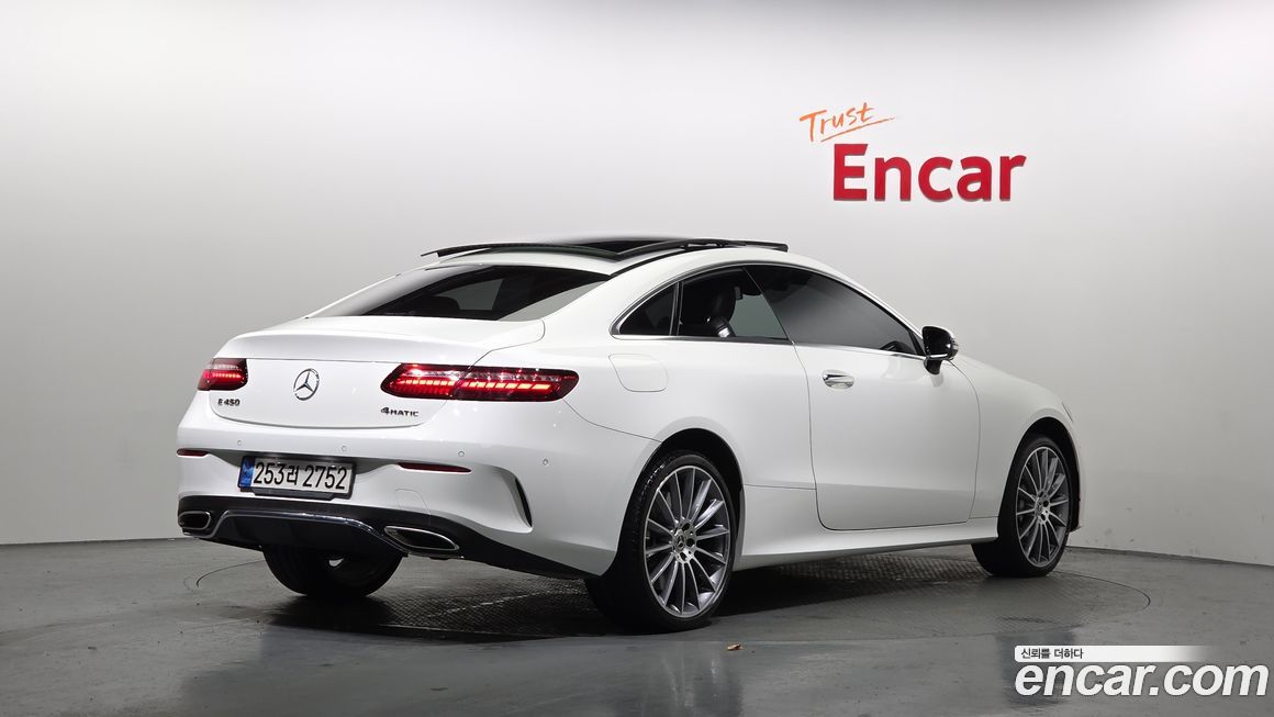 Mercedes-Benz E-Class 2022