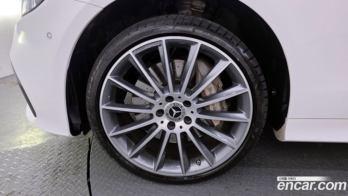 Mercedes-Benz E-Class 2022