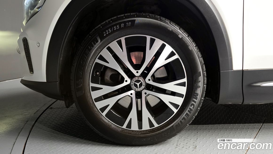 Mercedes-Benz GLB-Class 2024