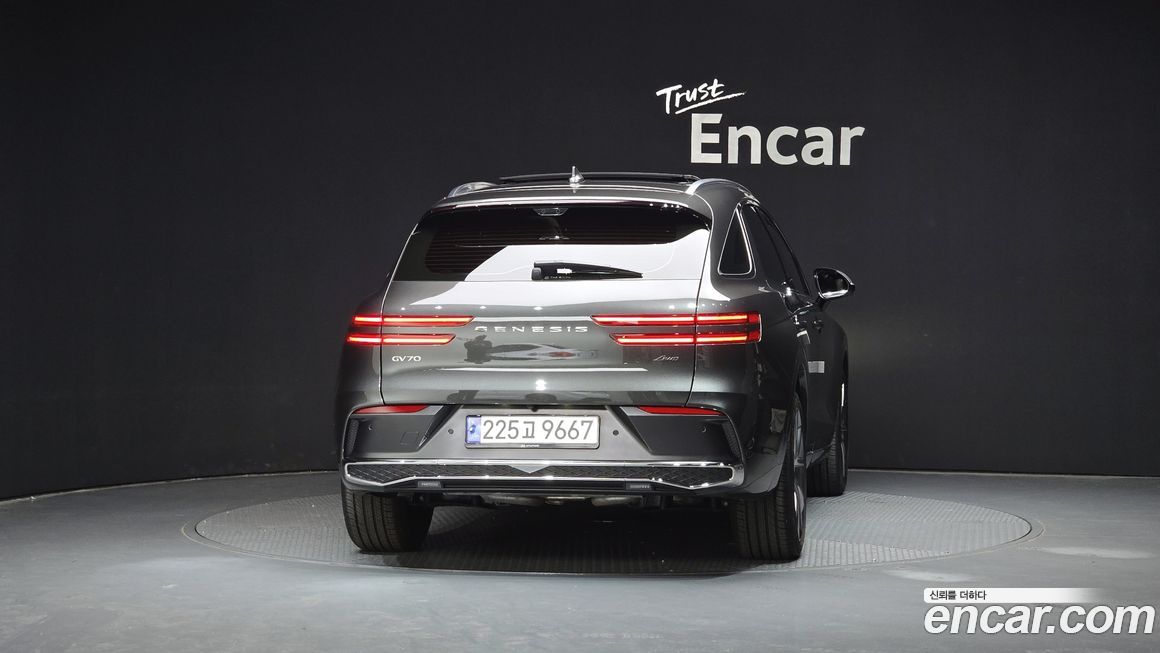 Genesis GV70 2025