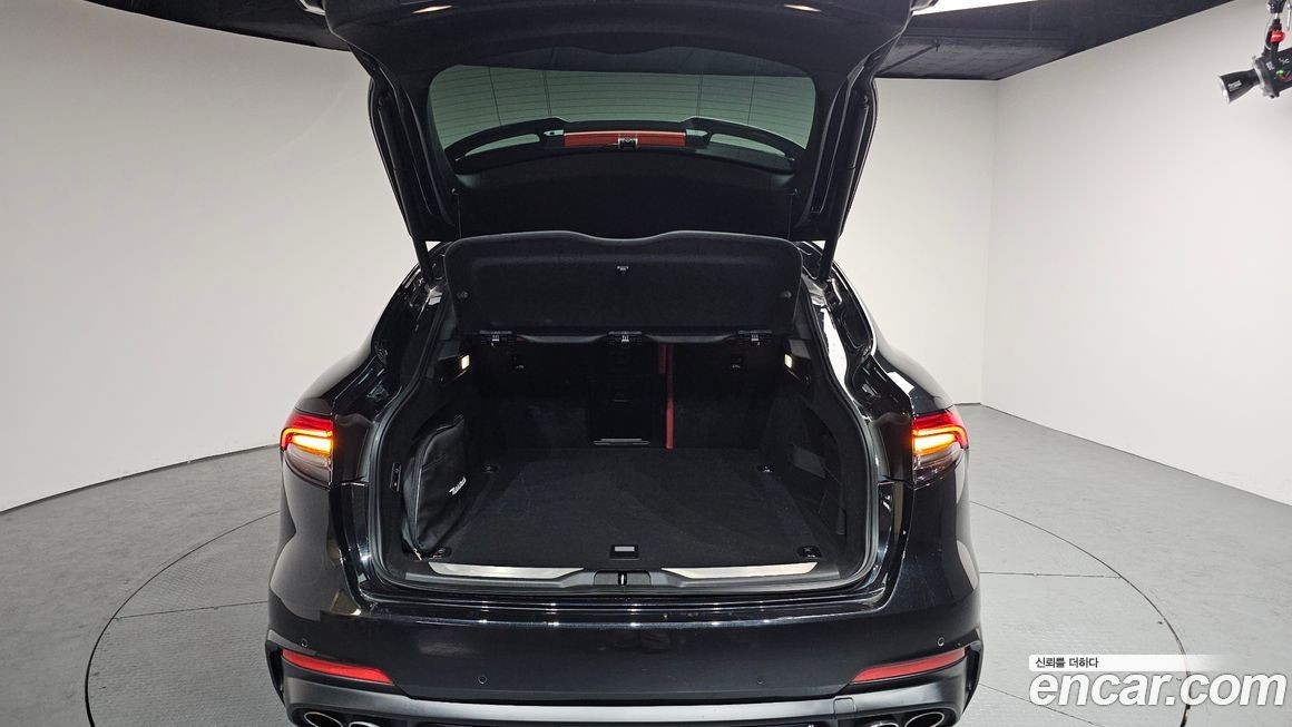 Maserati Levante 2022