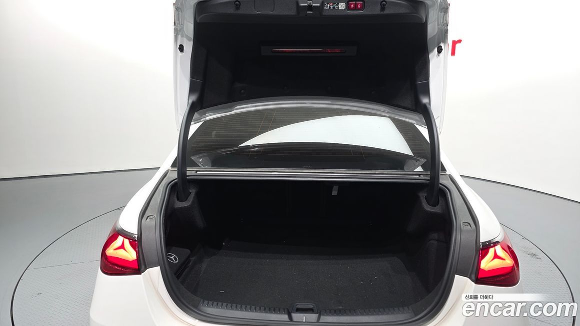Mercedes-Benz E-Class 2024
