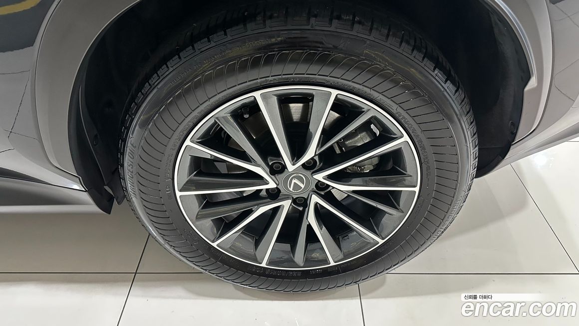 Lexus NX 2025