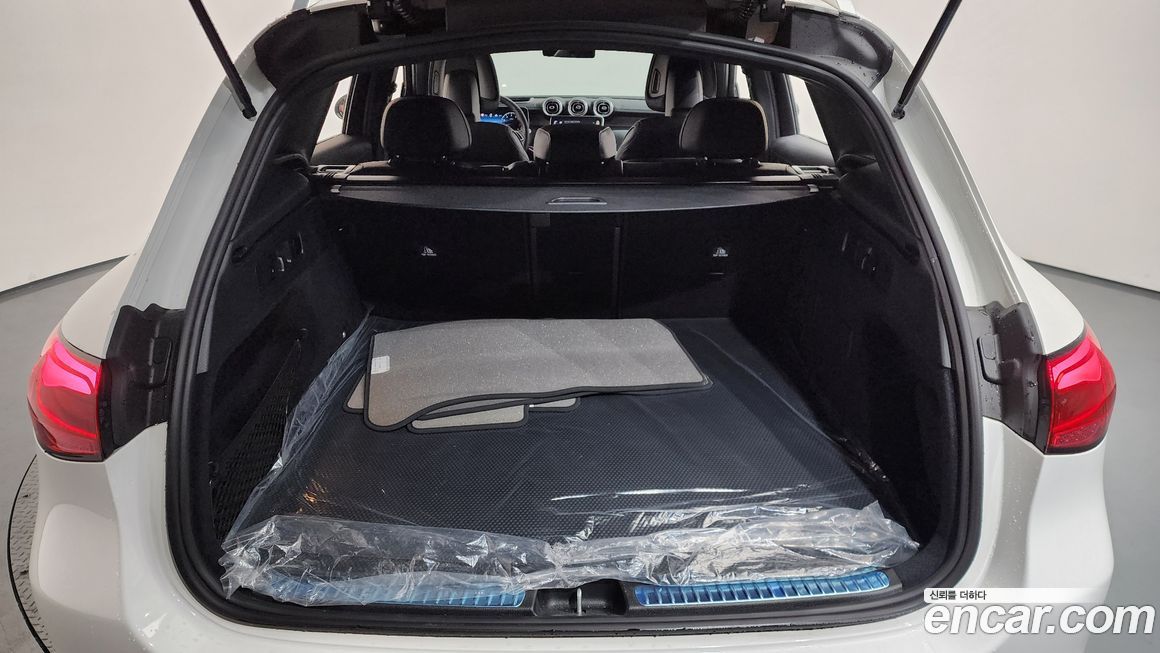 Mercedes-Benz GLC-Class 2025