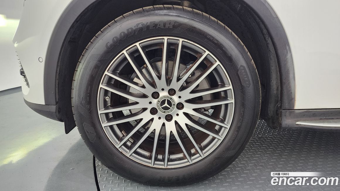 Mercedes-Benz GLC-Class 2025