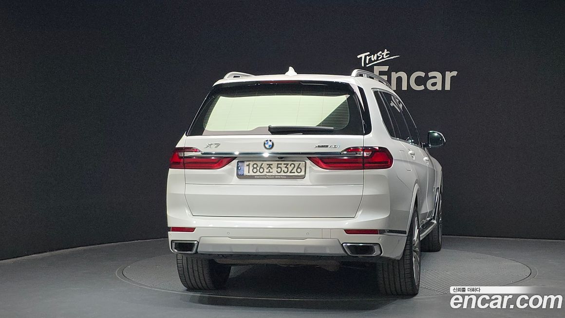 BMW X7 2021
