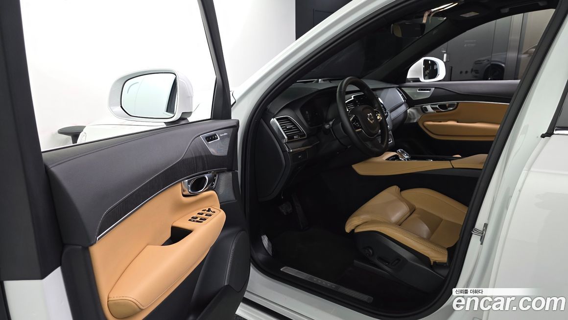 Volvo XC90 2025