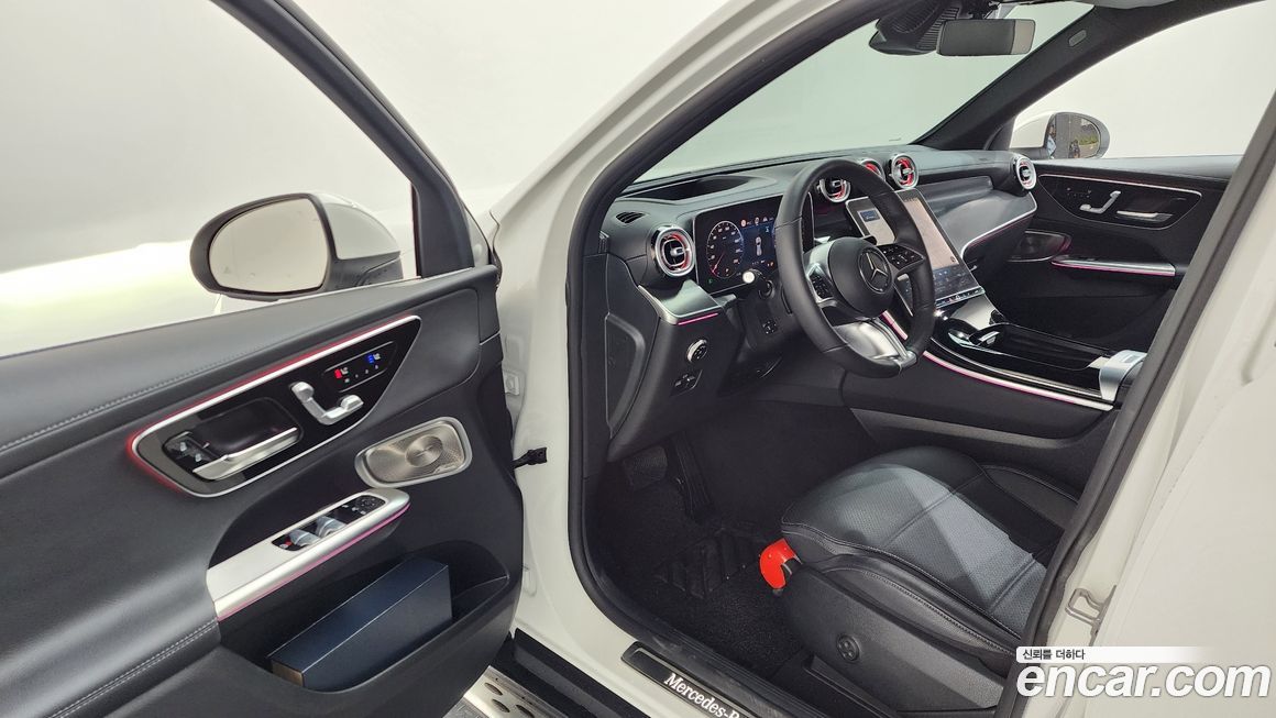 Mercedes-Benz GLC-Class 2025