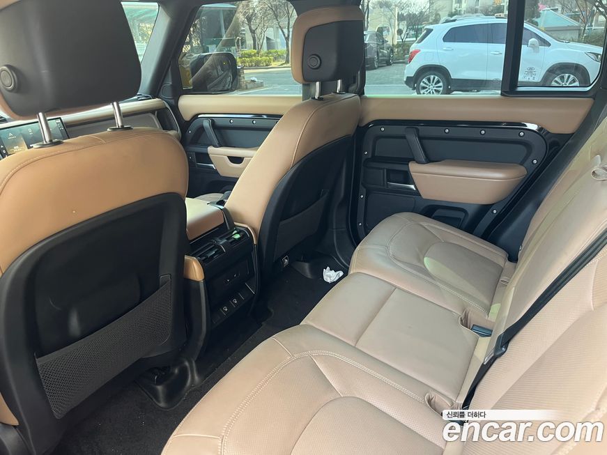 Land Rover Defender 2025
