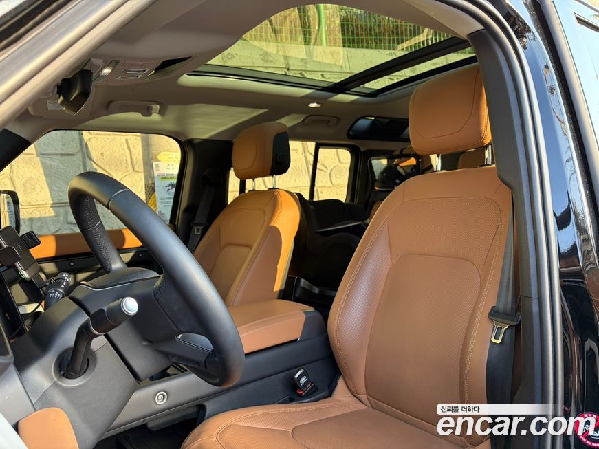 Land Rover Defender 2023