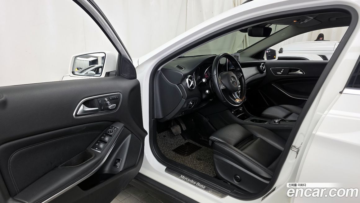 Mercedes-Benz GLA-Class 2019