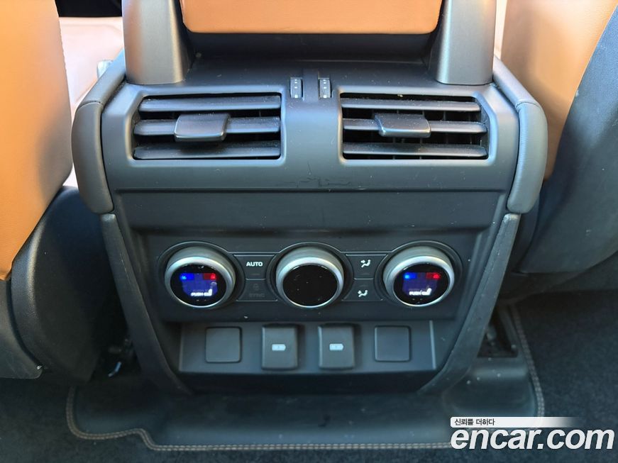 Land Rover Defender 2023