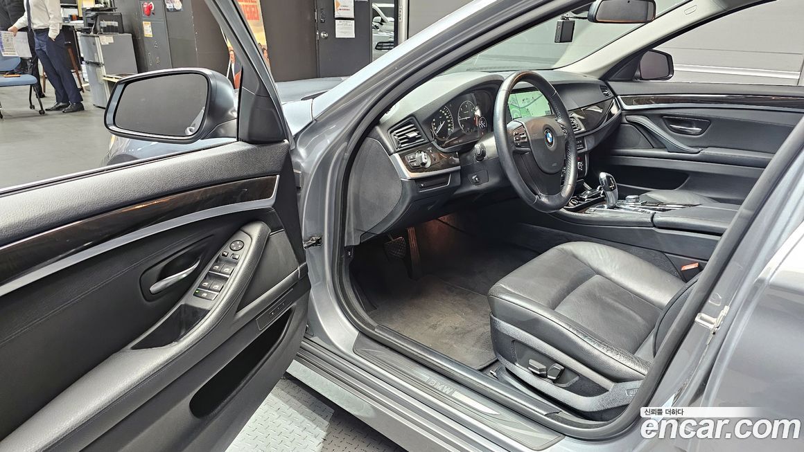 BMW 5-Series 2011