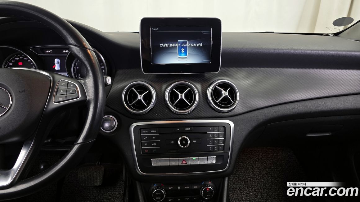 Mercedes-Benz GLA-Class 2019