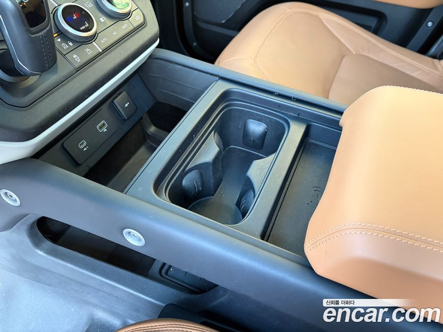 Land Rover Defender 2023