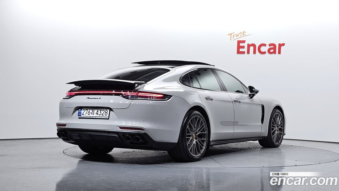 Porsche Panamera 2023
