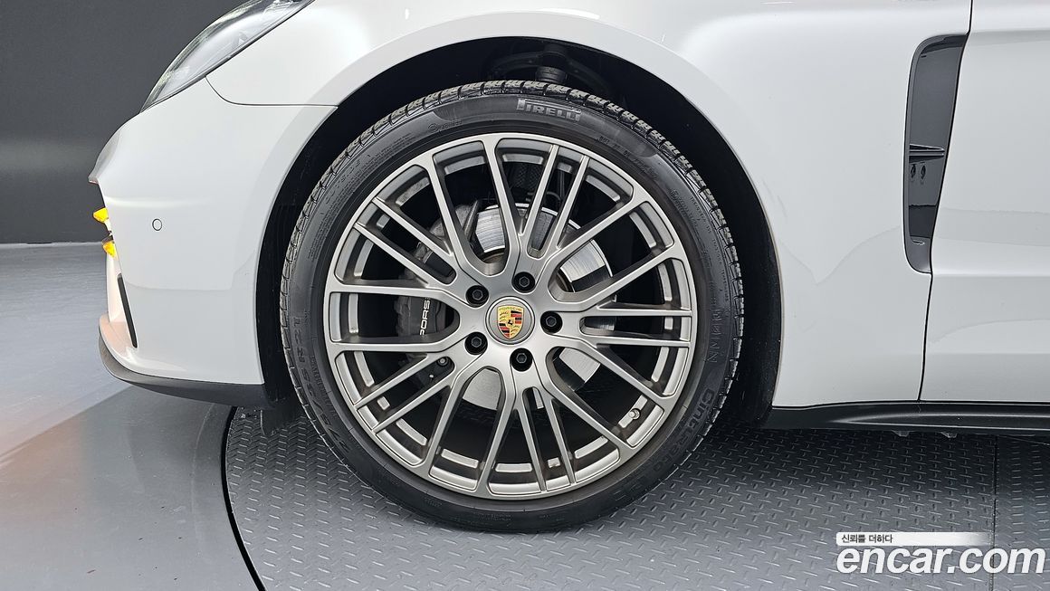 Porsche Panamera 2023