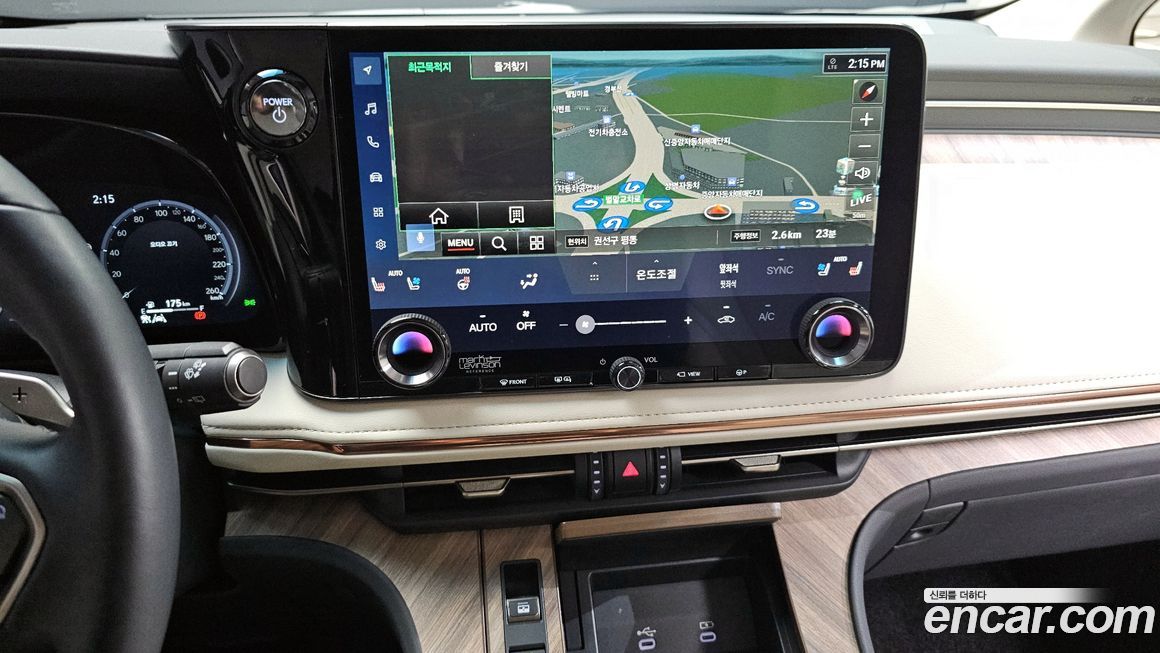 Lexus LM 2025