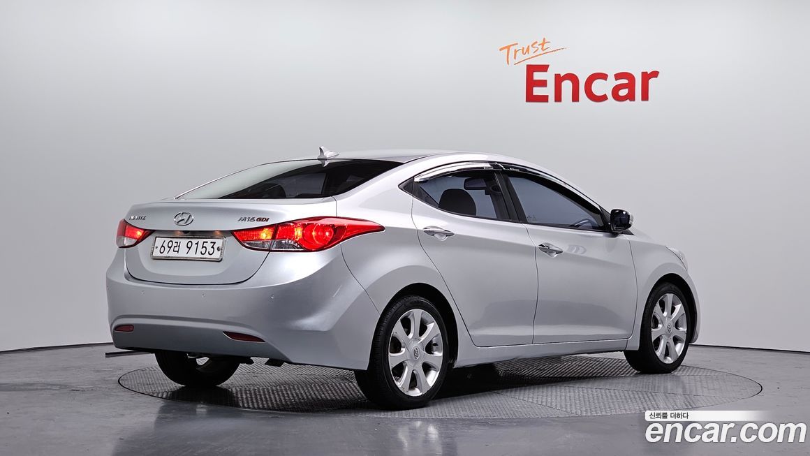 Hyundai AVANTE 2011