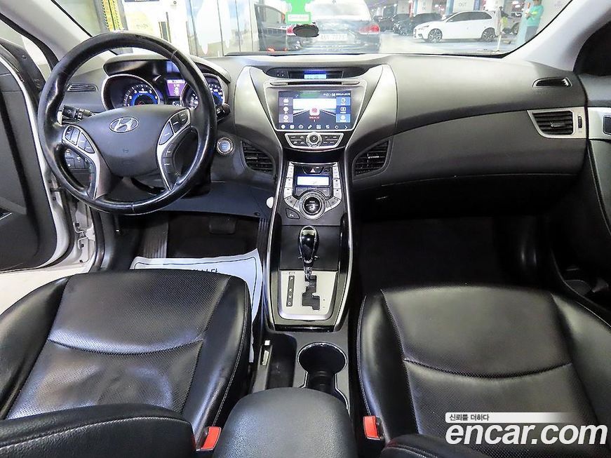 Hyundai AVANTE 2013