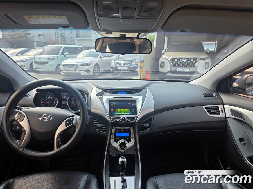 Hyundai AVANTE 2012