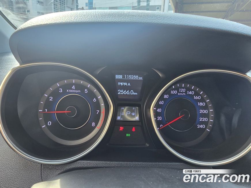 Hyundai AVANTE 2012