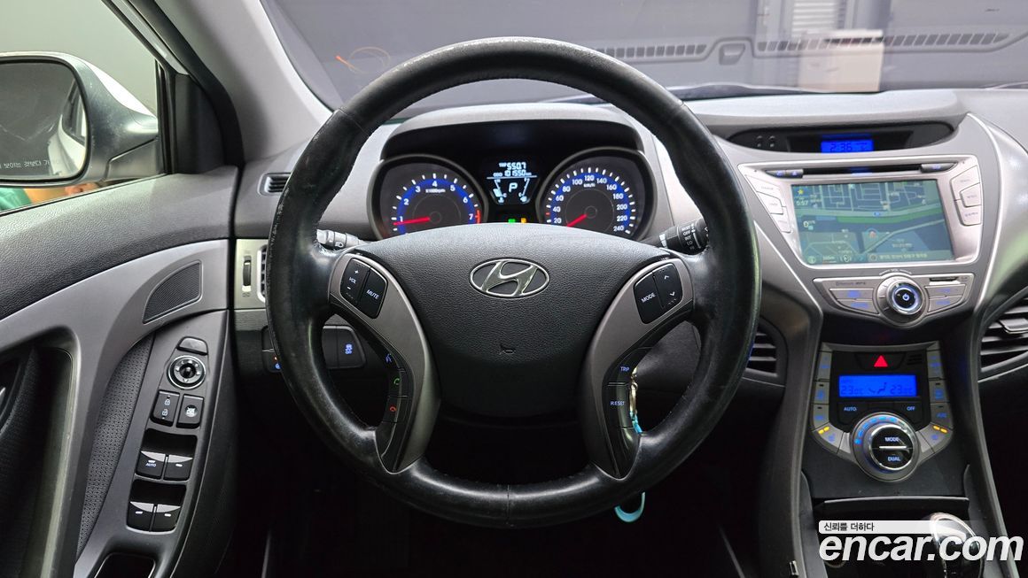 Hyundai AVANTE 2013