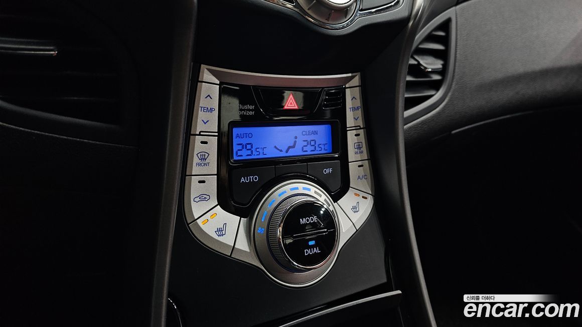 Hyundai AVANTE 2011