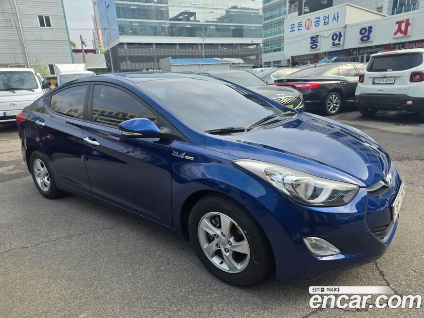 Hyundai AVANTE 2012