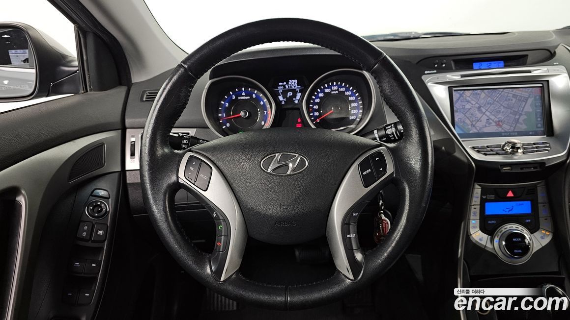Hyundai AVANTE 2012