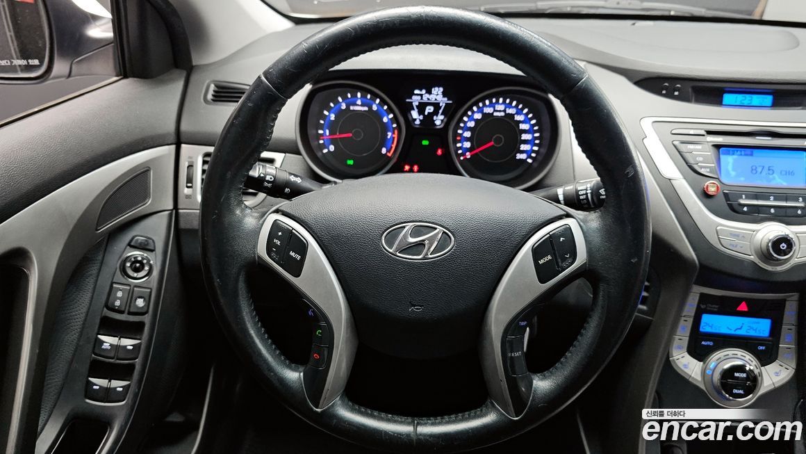 Hyundai AVANTE 2012
