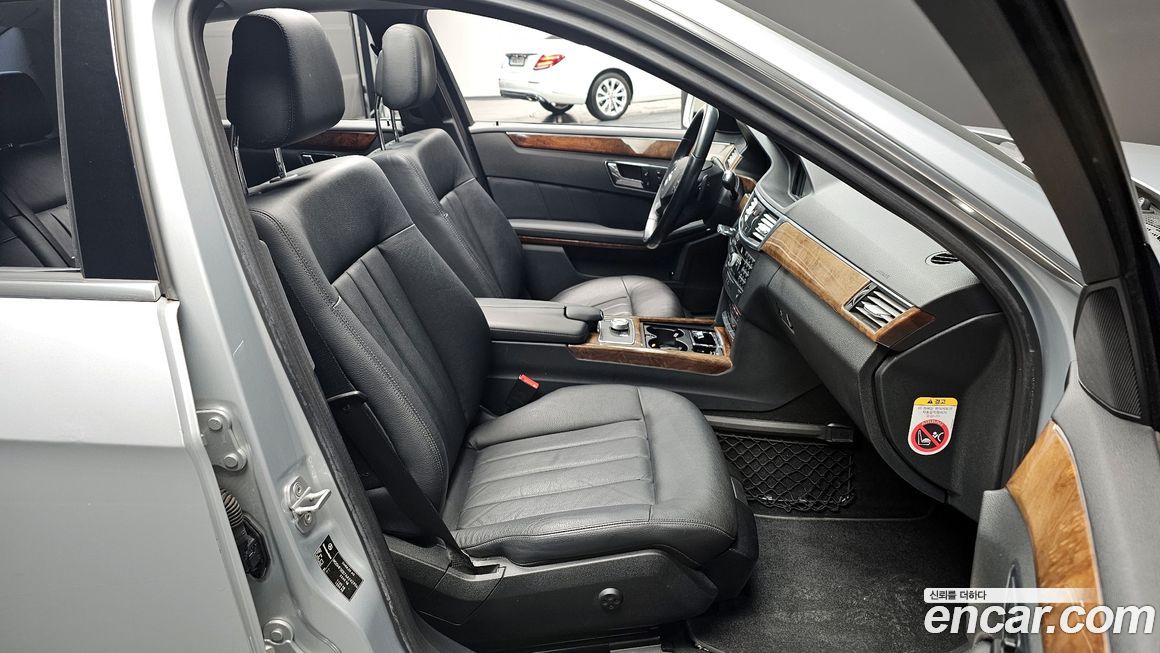 Mercedes-Benz E-Class 2010