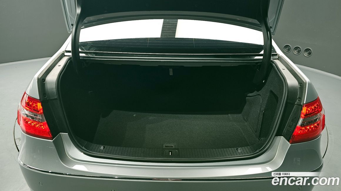 Mercedes-Benz E-Class 2010