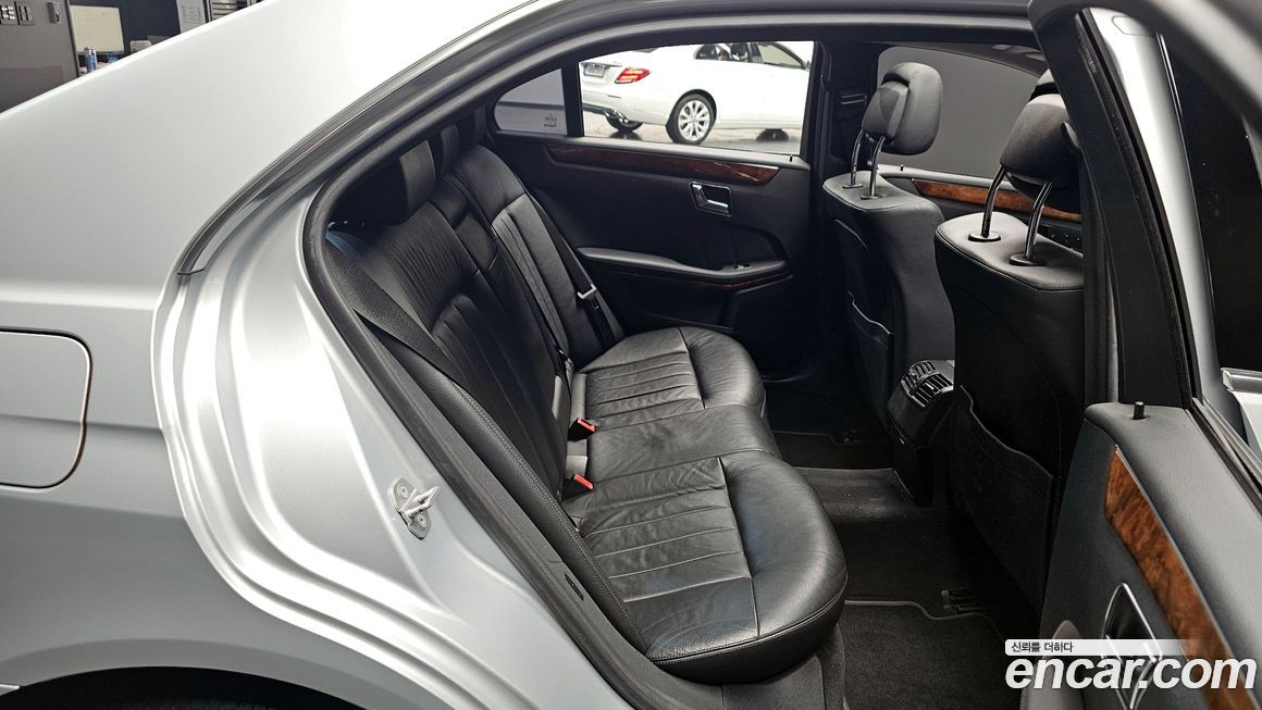 Mercedes-Benz E-Class 2010